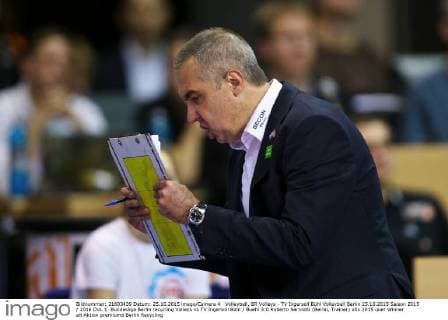Volleyball, BR Volleys - TV Ingersoll Bühl Volleyball Berlin 25.10.2015 Saison 2015 2016 DVL 1. Bundesliga Berlin recycling Volleys vs TV Ingersoll Bühl Buehl 3:0 Roberto Serniotti (Berlin, Trainer)