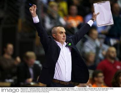 Volleyball, BR Volleys - TV Ingersoll Bühl Volleyball Berlin 25.10.2015 Saison 2015 2016 DVL 1. Bundesliga Berlin recycling Volleys vs TV Ingersoll Bühl Buehl 3:0 Roberto Serniotti (Berlin, Trainer) Jubel
