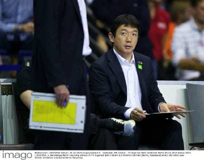 Volleyball, BR Volleys - TV Ingersoll Bühl Volleyball Berlin 25.10.2015 Saison 2015 2016 DVL 1. Bundesliga Berlin recycling Volleys vs TV Ingersoll Bühl Buehl 3:0 Koichiro Shimbo (Berlin, Assistenztrainer)