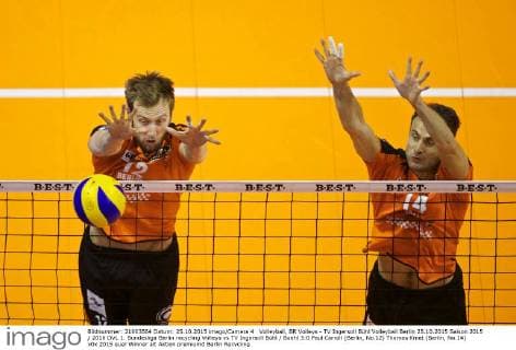 Volleyball, BR Volleys - TV Ingersoll Bühl Volleyball Berlin 25.10.2015 Saison 2015 2016 DVL 1. Bundesliga Berlin recycling Volleys vs TV Ingersoll Bühl Buehl 3:0 Paul Carroll (Berlin, No.12) Thomas Kmet (Berlin, No.14)