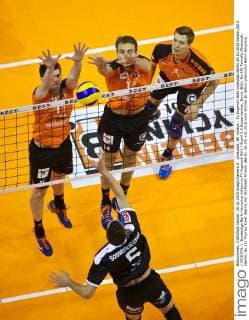 Volleyball, BR Volleys - TV Ingersoll Bühl Volleyball Berlin 25.10.2015 Saison 2015 2016 DVL 1. Bundesliga Berlin recycling Volleys vs TV Ingersoll Bühl Buehl 3:0 Sossenheimer, David (Bühl, No.05) Tsimafei Zhukouski (Berlin, No.11) Thomas Kmet (Berlin, No.14) Robert Kromm (Berlin, No.03)