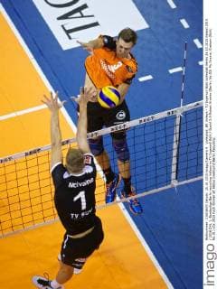 Volleyball, BR Volleys - TV Ingersoll Bühl Volleyball Berlin 25.10.2015 Saison 2015 2016 DVL 1. Bundesliga Berlin recycling Volleys vs TV Ingersoll Bühl Buehl 3:0 Robert Kromm (Berlin, No.03) Mc Ilvaine, Graham (Bühl, No.01)