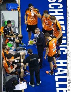 Volleyball, BR Volleys - TV Ingersoll Bühl Volleyball Berlin 25.10.2015 Saison 2015 2016 DVL 1. Bundesliga Berlin recycling Volleys vs TV Ingersoll Bühl Buehl 3:0 Auszeit Roberto Serniotti (Berlin, Trainer)