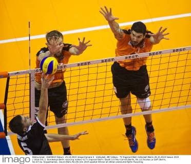 Volleyball, BR Volleys - TV Ingersoll Bühl Volleyball Berlin 25.10.2015 Saison 2015 2016 DVL 1. Bundesliga Berlin recycling Volleys vs TV Ingersoll Bühl Buehl 3:0 Paul Carroll (Berlin, No.12) Nicolas Le Goff (Berlin, No.07) re. Sossenheimer, David (Bühl, No.05)