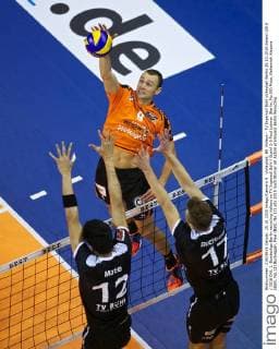 Volleyball, BR Volleys - TV Ingersoll Bühl Volleyball Berlin 25.10.2015 Saison 2015 2016 DVL 1. Bundesliga Berlin recycling Volleys vs TV Ingersoll Bühl Buehl 3:0 Paul Lotman (Berlin, No.09) Mote, Nehemiah Alesana (Bühl, No.12) Buchegger, Paul (Bühl, No.17)