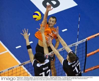 Volleyball, BR Volleys - TV Ingersoll Bühl Volleyball Berlin 25.10.2015 Saison 2015 2016 DVL 1. Bundesliga Berlin recycling Volleys vs TV Ingersoll Bühl Buehl 3:0 Paul Lotman (Berlin, No.09) Mote, Nehemiah Alesana (Bühl, No.12) Buchegger, Paul (Bühl, No.17)