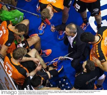 Volleyball, BR Volleys - TV Ingersoll Bühl Volleyball Berlin 25.10.2015 Saison 2015 2016 DVL 1. Bundesliga Berlin recycling Volleys vs TV Ingersoll Bühl Buehl 3:0 Auszeit Roberto Serniotti (Berlin, Trainer)