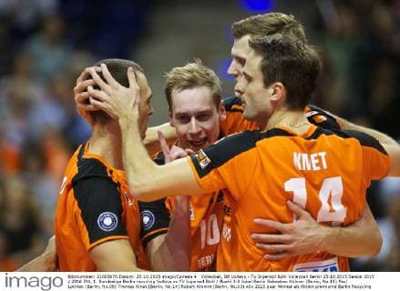 Volleyball, BR Volleys - TV Ingersoll Bühl Volleyball Berlin 25.10.2015 Saison 2015 2016 DVL 1. Bundesliga Berlin recycling Volleys vs TV Ingersoll Bühl Buehl 3:0 Jubel Berlin Sebastian Kühner (Berlin, No.10) Paul Lotman (Berlin, No.09) Thomas Kmet (Berlin, No.14) Robert Kromm (Berlin, No.03)