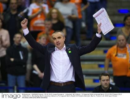 Volleyball, BR Volleys - TV Ingersoll Bühl Volleyball Berlin 25.10.2015 Saison 2015 2016 DVL 1. Bundesliga Berlin recycling Volleys vs TV Ingersoll Bühl Buehl 3:0 Roberto Serniotti (Berlin, Trainer)