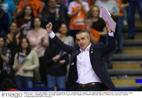 Volleyball, BR Volleys - TV Ingersoll Bühl Volleyball Berlin 25.10.2015 Saison 2015 2016 DVL 1. Bundesliga Berlin recycling Volleys vs TV Ingersoll Bühl Buehl 3:0 Roberto Serniotti (Berlin, Trainer)