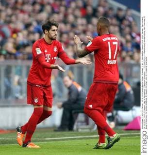 Fussball, 1. BL, 1. Bundesliga, Saison 2015 2016, Herren, Deutschland, 24.10.2015, 1000. FC Bayern Sieg in Bundesliga, FC Bayern München - 1. FC Köln 4-0, v.l. Einwechslung, Auswechslung, Javi Martinez, FC Bayern München, für Jerome Boateng, FC Bayern München,