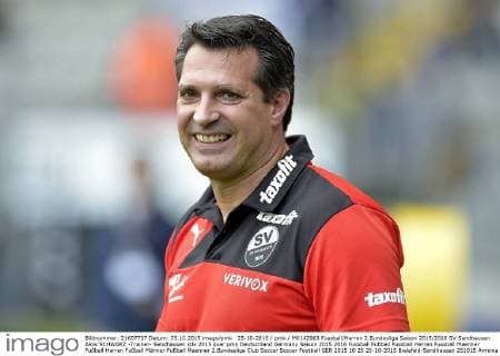 25-10-2015 pmk MX142963 Fussball Herren 2.Bundesliga Saison 2015 2016 SV Sandhausen Alois SCHWARZ -Trainer- Sandhausen