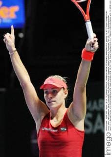 Angelique Kerber of Germany celebrates after winning the WTA Tennis Damen Finals round robin match against Petra Kvitova of Czech Republic held at Singapore Indoor Stadium in Singapore, Oct. 26, 2015. Angelique Kerber won 2-0. ) Authorized by ytfs (SP)SINGAPORE-WTA FINALS-ANGELIQUE VS KVITOVA ThenxChihxWey 