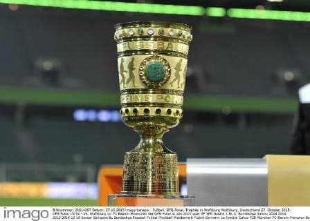 Fußball, DFB-Pokal, Trophäe in Wolfsburg Wolfsburg, Deutschland 27. Oktober 2015: DFB Pokal 15 16 - VfL Wolfsburg vs. FC Bayern Muenchen der DFB Pokal ot