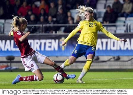 Fußball, Damen, EM-Quali, Schweden - Dänemark Danmarks Line Röddik Hansen och Sveriges Olivia Schough EM Quali Göteborg Schweden - Dänemark  Copyright: CARLxSANDIN BB151027CS006