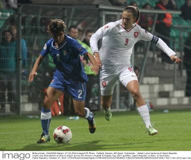Fußball, Damen, EM-Quali, Tschechien - Italien Lucie Vonkova of Czech Republic (right) and Elisa Bartoli of Italy in action during the women s football European Cup 2017 qualifier, Czech Republic vs Italy, in Chomutov, Czech Republic, October 27, 2015. (CTKxPhoto OndrejxHajek) CTKPhotoP201510270836001  HAJ 3