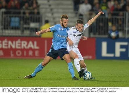 Fußball, Coupe de la Ligue, Tours FC - Angers SCO Jonathan Gradit (tou) - Pierrick Capelle (ang) FOOTBALL : Tours FC vs SCO Angers - Coupe de la Ligue - 16eme de finale - 27 10 2015 AnthonyBIBARD FEP Panoramic 