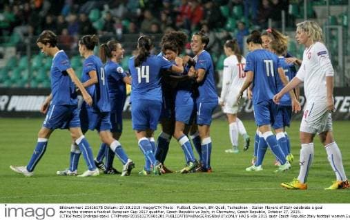 Fußball, Damen, EM-Quali, Tschechien - Italien Players of Italy celebrate a goal during the women s football European Cup 2017 qualifier, Czech Republic vs Italy, in Chomutov, Czech Republic, October 27, 2015. (CTKxPhoto OndrejxHajek) CTKPhotoP201510270901201  HAJ 5