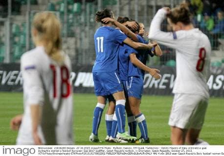 Fußball, Damen, EM-Quali, Tschechien - Italien Players of Italy celebrate a goal during the women s football European Cup 2017 qualifier, Czech Republic vs Italy, in Chomutov, Czech Republic, October 27, 2015. (CTKxPhoto OndrejxHajek) CTKPhotoP201510270902301  HAJ 4