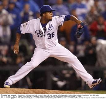 Kansas City Royals starting pitcher Edison Volquez throws to the New York Mets in the first inning of game 1 of the World Series at Kauffman Stadium in Kansas City, Missouri on October 27, 2015.  KCP20151027202 JEFFxMOFFETT