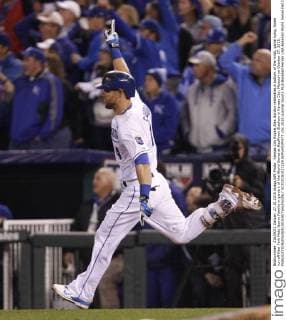 Kansas City Royals Alex Gordon celebrates a bottom of the ninth, game tying, home run off New York Mets Jeurys Familia in game 1 of the World Series at Kauffman Stadium in Kansas City, Missouri on October 27, 2015.  KCP20151027229 JEFFxMOFFETT