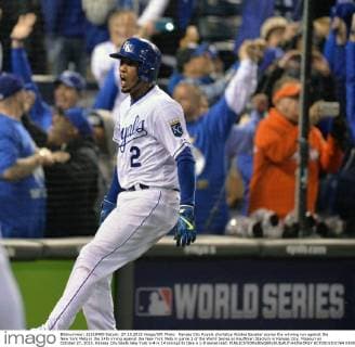 Kansas City Royals shortstop Alcides Escobar scores the winning run against the New York Mets in the 14th inning against the New York Mets in game 1 of the World Series at Kauffman Stadium in Kansas City, Missouri on October 27, 2015. Kansas City beats New York 5-4 in 14 innings to take a 1-0 series lead.  KCP2015102764 KEVINxDIETSCH
