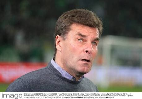 Dieter Hecking (Trainer Wolfsburg), vor dem Spiel VfL Wolfsburg - FC Bayern München DFB-Pokal 2015 2016, DFB-Pokal, 2. Runde, Fußball, Fussball, soccer, Herren, men, Männer, Maenner, Deutschland, Germany, Ergebnis 1;3 Wolfsburg, 27.10.2015