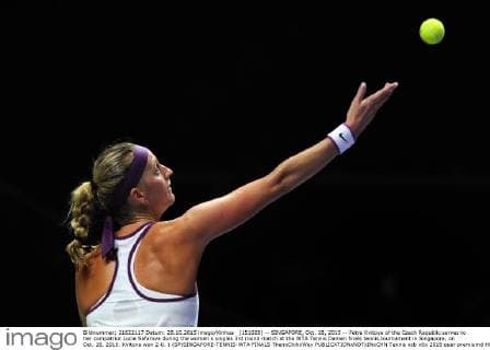 (151028) -- SINGAPORE, Oct. 28, 2015 -- Petra Kvitova of the Czech Republic serves to her compatriot Lucie Safarova during the women s singles 3rd round match at the WTA Tennis Damen finals tennis tournament in Singapore, on Oct. 28, 2015. Kvitova won 2-0. ) (SP)SINGAPORE-TENNIS-WTA FINALS ThenxChihxWey 