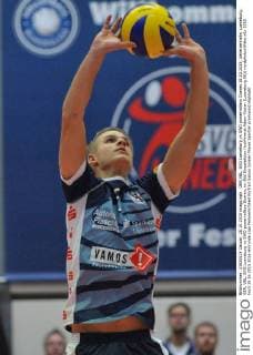 GER,VBL, SVG Lueneburg vs SWD powervolleys Dueren 28.10.2015, Gellersenhalle, Lueneburg, GER, VBL, SVG Lueneburg vs SWD powervolleys Dueren, im Bild Einzelaktion Hochformat Adam Kocian (Lueneburg 06) nordphotoxWitke