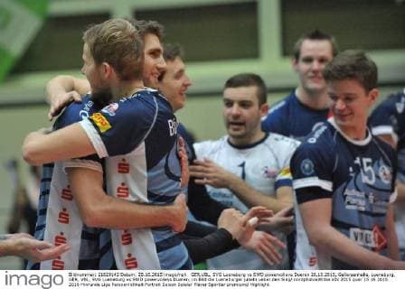 GER,VBL, SVG Lueneburg vs SWD powervolleys Dueren 28.10.2015, Gellersenhalle, Lueneburg, GER, VBL, SVG Lueneburg vs SWD powervolleys Dueren, im Bild die Lueneburger jubeln ueber den Sieg nordphotoxWitke