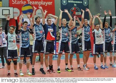 GER,VBL, SVG Lueneburg vs SWD powervolleys Dueren 28.10.2015, Gellersenhalle, Lueneburg, GER, VBL, SVG Lueneburg vs SWD powervolleys Dueren, im Bild die Lueneburger jubeln ueber den Sieg nordphotoxWitke
