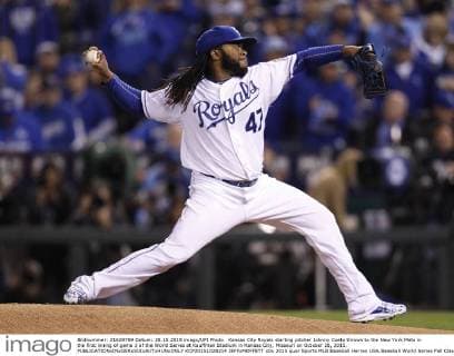 Kansas City Royals starting pitcher Johnny Cueto throws to the New York Mets in the first inning of game 2 of the World Series at Kauffman Stadium in Kansas City, Missouri on October 28, 2015.  KCP20151028214 JEFFxMOFFETT