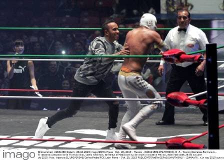 Oct. 28, 2015 - Mexico - D28101509.JPG.MEXICO, D .F.- Racing Carreras-Formula 1.- El reciente campeon de la Formula Uno, Lewis Hamilton, enfrenta al Mistico en su de visita a la Arena Mexico, este miercoles 28 de octubre de 2015. Foto: Agencia EL UNIVERSAL Carlos Mejia RCC Latin News - Oct. 28, 2015  - ZUMAu78_