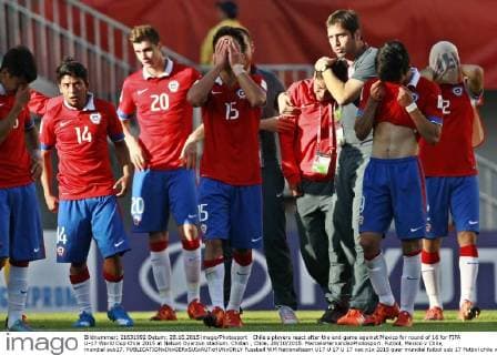 Chile s players react after the end game against Mexico for round of 16 for FIFA U-17 World Cup Chile 2015 at Nelson Oyarzun stadium. Chillan , Chile. 28 10 2015. MarceloHernandezPhotosport. Futbol, Mexico v Chile, mundial sub17. 
