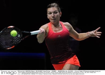 (151029) -- SINGAPORE, Oct. 29, 2015 -- Simona Helep of Romania competes during her match against Agnieszka Radwanska of Poland at the WTA Tennis Damen finals tennis tournament in Singapore, on Oct. 29, 2015. Helep lost 0-2. ) (SP)SINGAPORE-TENNIS-WTA FINALS ThenxChihxWey 