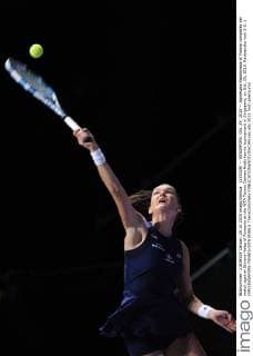 (151029) -- SINGAPORE, Oct. 29, 2015 -- Agnieszka Radwanska of Poland competes her match against Simona Helep of Romania at the WTA Tennis Damen finals tennis tournament in Singapore, on Oct. 29, 2015. Radwanska won 2-0. ) (SP)SINGAPORE-TENNIS-WTA FINALS ThenxChihxWey 