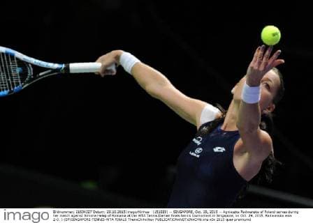 (151029) -- SINGAPORE, Oct. 29, 2015 -- Agnieszka Radwanska of Poland serves during her match against Simona Helep of Romania at the WTA Tennis Damen finals tennis tournament in Singapore, on Oct. 29, 2015. Radwanska won 2-0. ) (SP)SINGAPORE-TENNIS-WTA FINALS ThenxChihxWey 