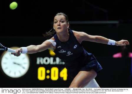 (151029) -- SINGAPORE, Oct. 29, 2015 -- Agnieszka Radwanska of Poland competes during her match against Simona Helep of Romania at the WTA Tennis Damen finals tennis tournament in Singapore, on Oct. 29, 2015. Radwanska won 2-0. ) (SP)SINGAPORE-TENNIS-WTA FINALS ThenxChihxWey 