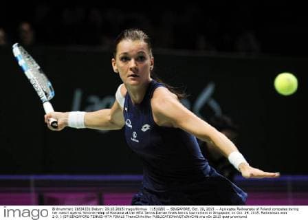 (151029) -- SINGAPORE, Oct. 29, 2015 -- Agnieszka Radwanska of Poland competes during her match against Simona Helep of Romania at the WTA Tennis Damen finals tennis tournament in Singapore, on Oct. 29, 2015. Radwanska won 2-0. ) (SP)SINGAPORE-TENNIS-WTA FINALS ThenxChihxWey 