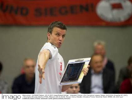 Volleyball, Damen, CEV Champions League, Saison 2015 2016, Dresdner SC (DSC) - Fenerbahce Grundig Istanbul (TUR), Mittwoch (28.10.2015), Margon Arena, Dresden. Dresdens Trainer Alexander Waibl. RM001