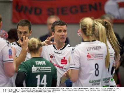 Volleyball, Damen, CEV Champions League, Saison 2015 2016, Dresdner SC (DSC) - Fenerbahce Grundig Istanbul (TUR), Mittwoch (28.10.2015), Margon Arena, Dresden. Dresdens Trainer Alexander Waibl. RM001