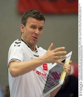 Volleyball, Damen, CEV Champions League, Saison 2015 2016, Dresdner SC (DSC) - Fenerbahce Grundig Istanbul (TUR), Mittwoch (28.10.2015), Margon Arena, Dresden. Dresdens Trainer Alexander Waibl. RM001