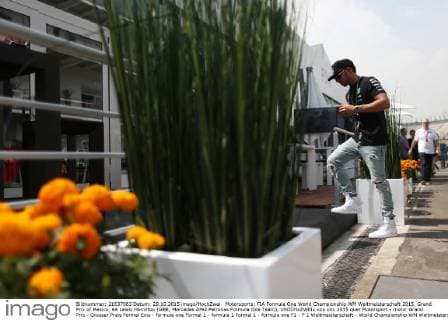 Motorsports: FIA Formula One World Championship WM Weltmeisterschaft 2015, Grand Prix of Mexico, 44 Lewis Hamilton (GBR, Mercedes AMG Petronas Formula One Team), xHOCHxZWEIx