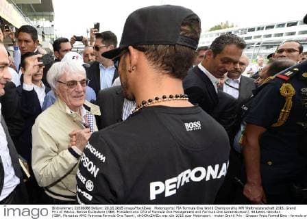 Motorsports: FIA Formula One World Championship WM Weltmeisterschaft 2015, Grand Prix of Mexico, Bernie Ecclestone (GBR, President and CEO of Formula One Management and Formula One Administration), 44 Lewis Hamilton (GBR, Mercedes AMG Petronas Formula One Team), xHOCHxZWEIx