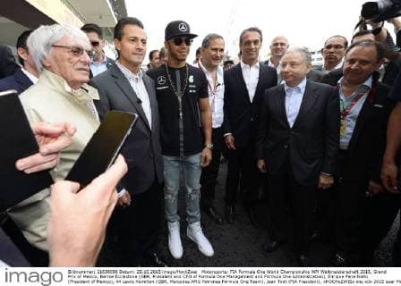Motorsports: FIA Formula One World Championship WM Weltmeisterschaft 2015, Grand Prix of Mexico, Bernie Ecclestone (GBR, President and CEO of Formula One Management and Formula One Administration), Enrique Pena Nieto (President of Mexico), 44 Lewis Hamilton (GBR, Mercedes AMG Petronas Formula One Team), Jean Todt (FIA President), xHOCHxZWEIx