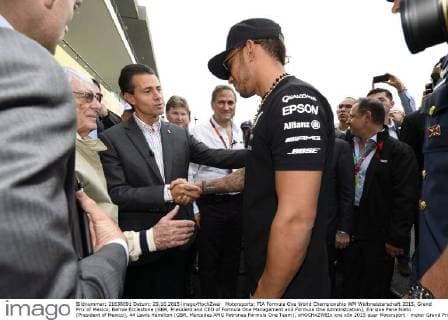Motorsports: FIA Formula One World Championship WM Weltmeisterschaft 2015, Grand Prix of Mexico, Bernie Ecclestone (GBR, President and CEO of Formula One Management and Formula One Administration), Enrique Pena Nieto (President of Mexico), 44 Lewis Hamilton (GBR, Mercedes AMG Petronas Formula One Team), xHOCHxZWEIx