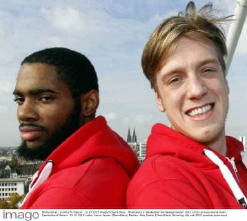 Rheinstars 2. Basketball Bundesliga Saison 2015 2016 Lanxess Arena Koeln Deutschland Datum: 23.10.2015 Links: Aaron James (RheinStars) Rechts: Alex Foster (RheinStars)