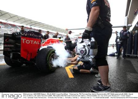 Motorsports: FIA Formula One World Championship WM Weltmeisterschaft 2015, Grand Prix of Mexico, 44 Lewis Hamilton (GBR, Mercedes AMG Petronas Formula One Team), xHOCHxZWEIx