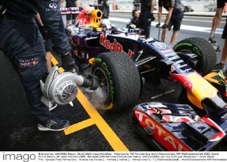 Motorsports: FIA Formula One World Championship WM Weltmeisterschaft 2015, Grand Prix of Mexico, 44 Lewis Hamilton (GBR, Mercedes AMG Petronas Formula One Team), xHOCHxZWEIx