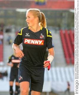 Essen vl. Rachel Rinast (Koeln) SGS Essen - 1. FC Koeln, Fussball, Frauen, Damen, Allianz Frauen-Bundesliga, Spieltag 7, 31.10.2015 Copyright: Horn xEibner-Pressefoto EP_bhorn